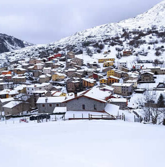 Nieve en un pueblo de Picos de Europa