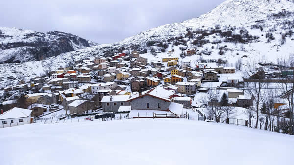 Nieve en un pueblo de Picos de Europa
