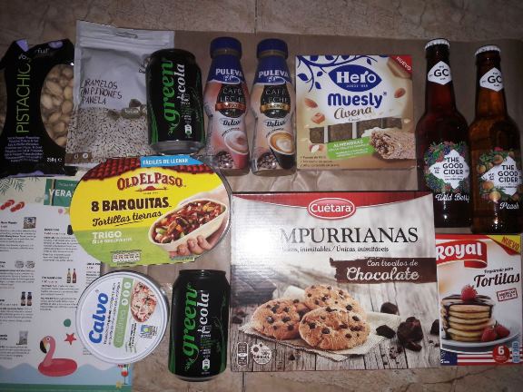 Fotografía de los productos que venían este mes Foto caja junio